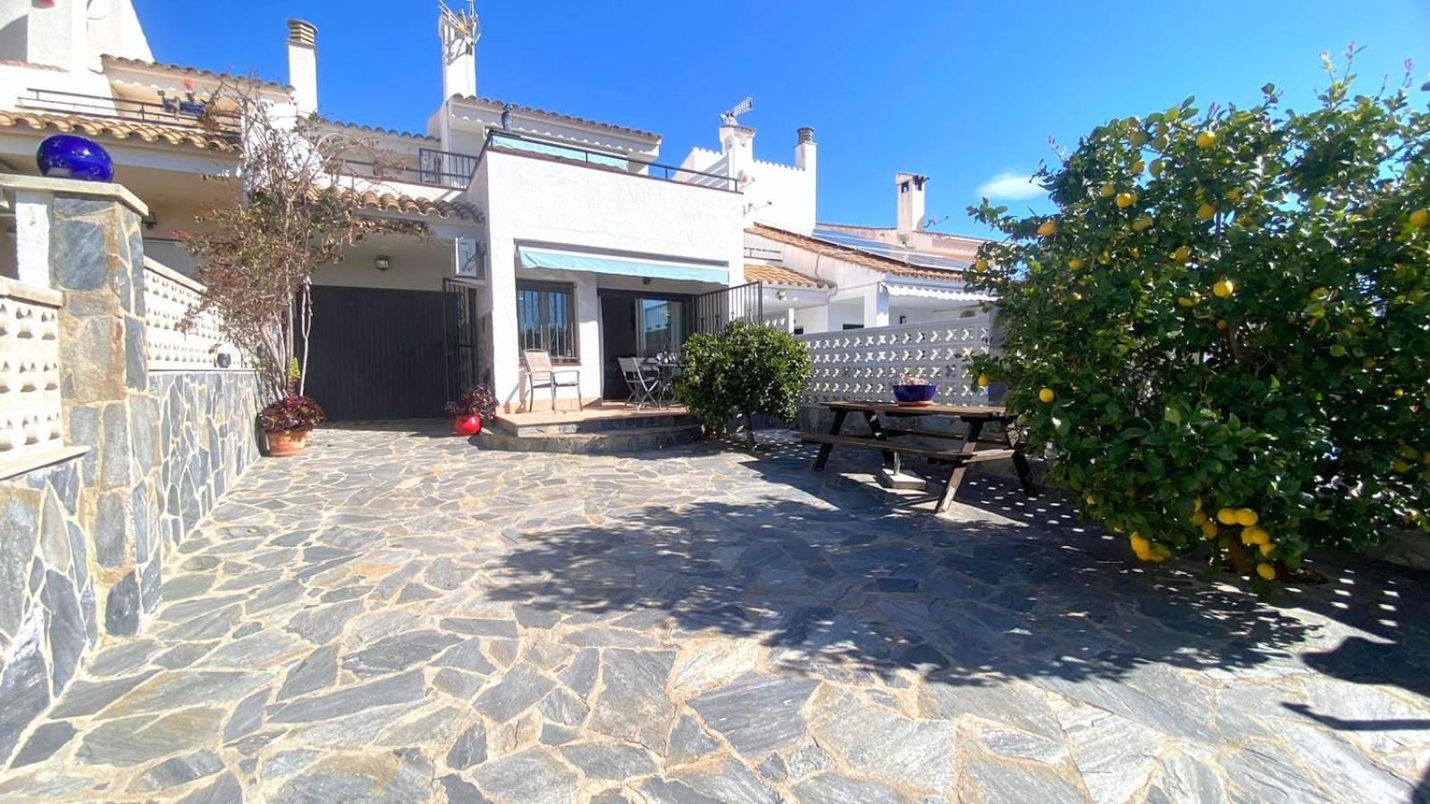 Villa Bages à Roses Extérieur photo