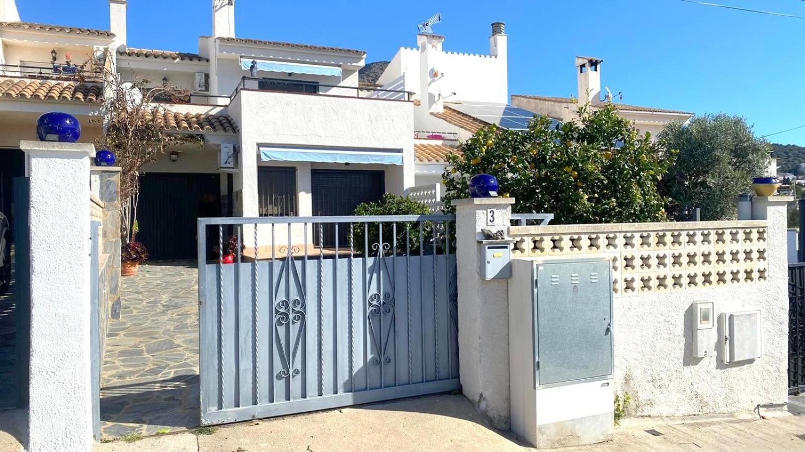 Villa Bages à Roses Extérieur photo